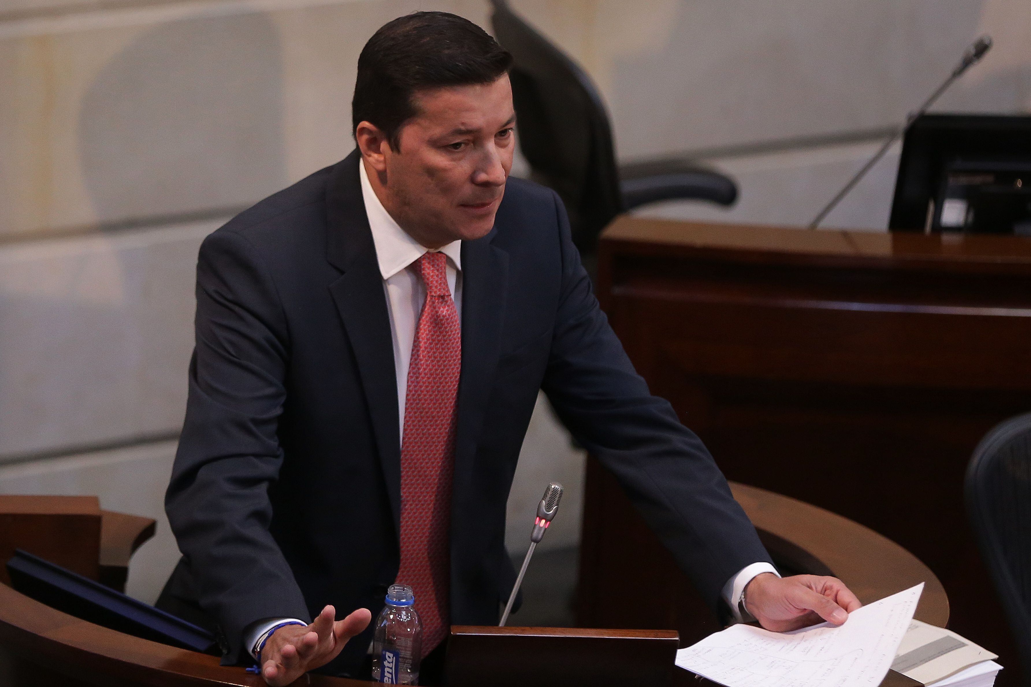 Si colombianos se sienten más cómodos votando manual, seguiremos así: nuevo registrador