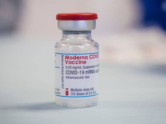 La vacuna Moderna es producida por la farmacéutica estadounidense del mismo nombre contra COVID-19. Foto: Getty Images/ NurPhoto