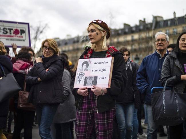 Miles de personas denunciaron en Francia la desigualdad salarial y la violencia de género. Foto: Agencia EFE
