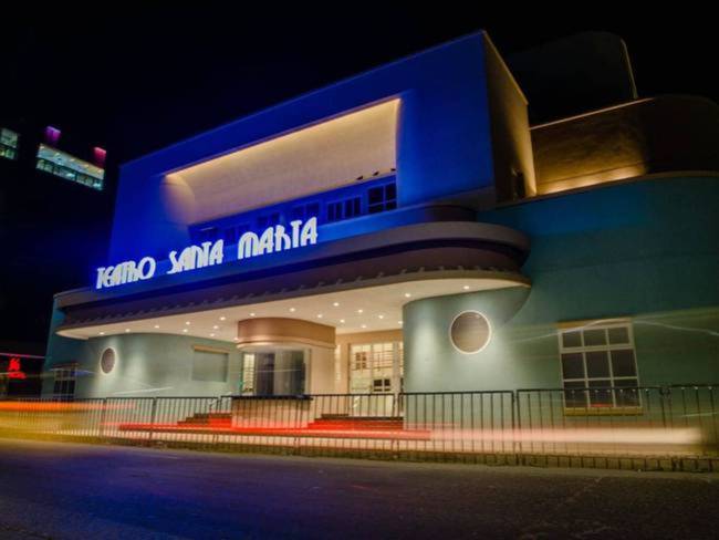 Luego de cuatro meses de cierre, el Teatro Santa Marta reabre sus puertas al público