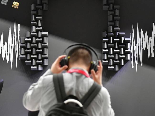 El uso de audífonos puede causa daños auditivos. Foto: Getty Images