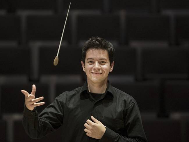 Carlos Agreda, director de orquesta colombianos, fue elegido como uno de los mejores a nivel internacional en la ronda final del Conducting Competition Rotterdam. Foto: Fotografía de Wirya Satya