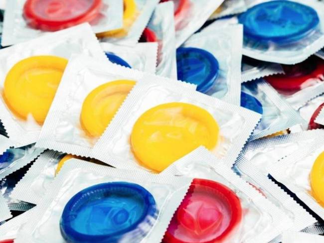 Instalan dispensadores de condones gratuitos en Bogotá para fomentar sexualidad sana