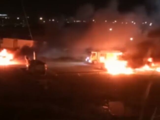 Hinchas prenden fuego a automóviles de futbolistas de Aldosivi en protesta