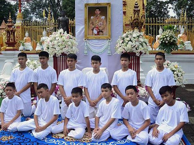 El grupo se unió a los monjes del templo Phra That Doi Wao, en la provincia de Chiang Rai, en una serie de ritos y ofrendas espirituales.. Foto: Agencia EFE