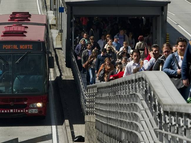 El Distrito debe contemplar la posibilidad de que entre 5 al 10 por ciento de los buses de Transmilenio sean eléctricos, dice Inti Asprilla. Foto: Getty Images