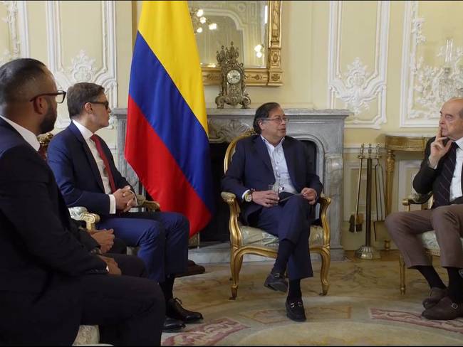 Gustavo Petro recibió credenciales del embajador de Venezuela en Colombia, Felix Plasencia