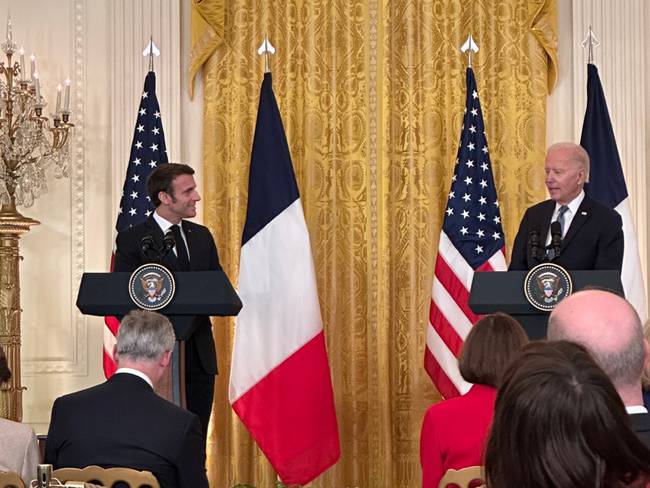 Joe Biden y Emmanuel Macron. Foto: Yari Adrian