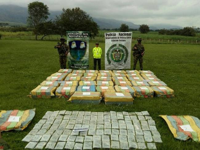 Fueron incautadas más de dos toneladas de marihuana pertenecientes a disidentes del sexto frente de las Farc en el norte del Cauca. Foto: Ejército Nacional