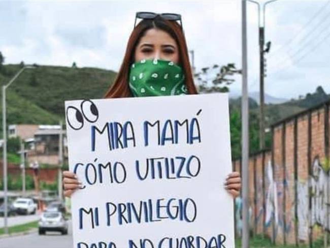María Camila Castillo fue atacada con pegante en el rostro y cabello en Popayán. Foto: Cortesía: