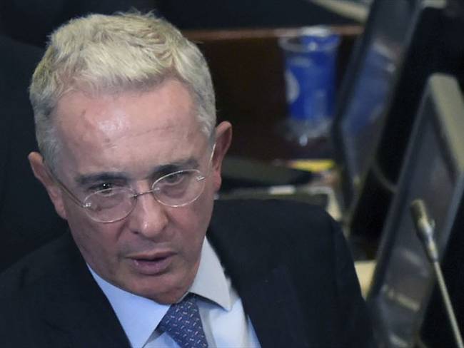 Se deben crear medidas que no criminalicen pero sí que prohíban y legalicen: senador Álvaro Uribe. Foto: Getty Images
