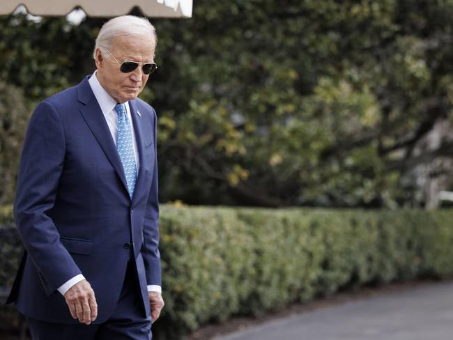Washington (United States), 30/01/2024.- US President Joe Biden walks on the South Lawn of the White House before boarding Marine One in Washington, DC, USA, 30 January 2024. President Biden will spend the day in Florida, attending two campaign receptions. EFE/EPA/Ting Shen / POOL