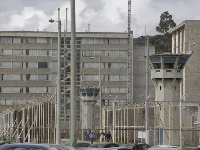 Gobierno destituyó al director de La Picota tras hallar licor y celulares en celdas