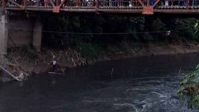 La tragedia se presentó en el Río Palo que pasa por el barrio Las Dos Aguas de Puerto Tejada. Crédito: Bomberos Puerto Tejada.