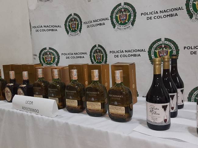 Cerca de 2.000 botellas de licor adulterado se han incautado en Montería. Foto: Policía Nacional (referencia).