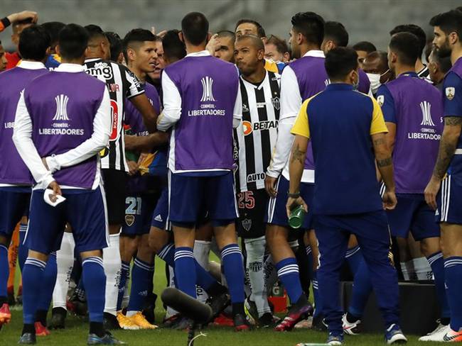 Reclamos entre jugadores de Boca Juniors y Atlético Mineiro. Foto: Getty Images