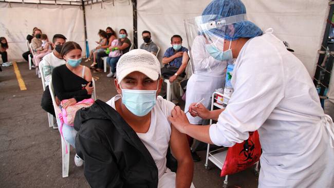 Imagen de referencia de vacunación contra el COVID-19 en Bogotá. Foto: Colprensa.