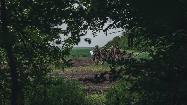 DONBASS, UKRAINE - MAY 25: Ukrainian soldiers on the frontline in Donbass, Ukraine, 25 May 2022 (Photo by Diego Herrera Carcedo/Anadolu Agency via Getty Images)