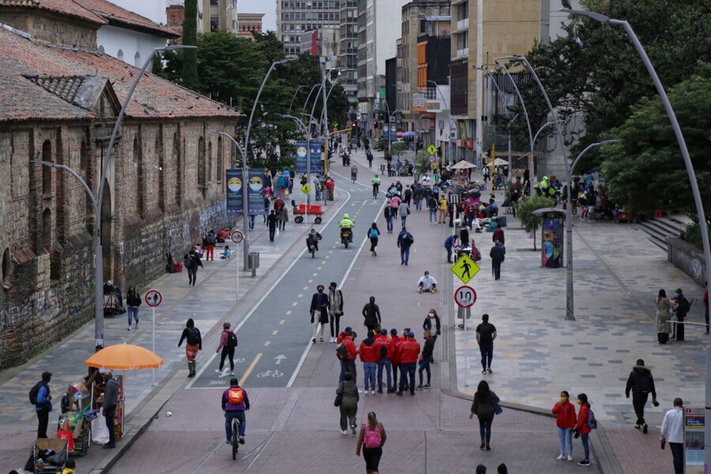 Proponen un pacto para el comercio ambulante en la carrera séptima en Bogotá
