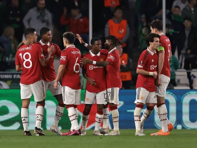 SEVILLE, SPAIN - MARCH 16: Marcus Rashford of Manchester United celebrates with team mates after scoring to give the side a 1-0 lead during the UEFA Europa League round of 16 leg two match between Real Betis and Manchester United at Estadio Benito Villamarin on March 16, 2023 in Seville, Spain. (Photo by Jonathan Moscrop/Getty Images)