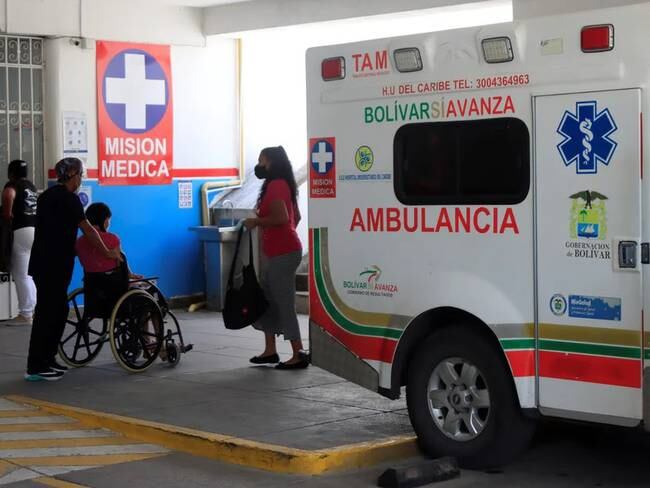 Una paciente es ingresada, en urgencias de un hospital de Cartagena de Indias (Colombia), en una fotografía de archivo. EFE/Ricardo Maldonado Rozo