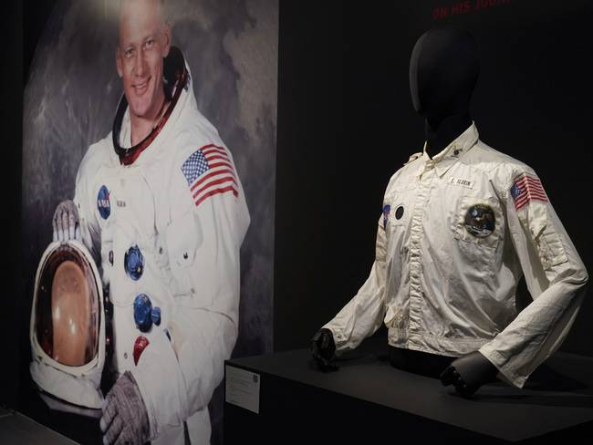 Chaqueta que llevó Aldrin en primer viaje a la Luna alcanza precio récord en subasta