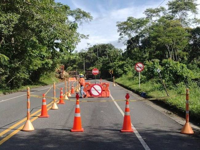 A un carril sigue funcionando la vía Planeta Rica-Montería por deslizamiento de tierra. Foto: prensa Concesión Ruta al Mar.