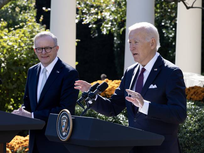 Washington (United States), 25/10/2023.- US President Joe Biden (R) and Prime Minister of Australia Anthony Albanese (L) hold a joint news conference in the Rose Garden of the White House in Washington, DC, USA, 25 October 2023. Albanese is in Washington meeting Biden as the ongoing crisis in Israel and Gaza takes the center stage of foreign policy. EFE/EPA/MICHAEL REYNOLDS