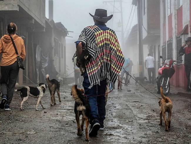 Miles de desplazados se han dirigido al caso urbano de Ituango por amenazas en sus veredas. Foto: Getty Images