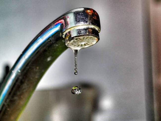 Algunas comunidades aún tienen fallas con el suministro de agua. Foto: Getty Images(Thot).
