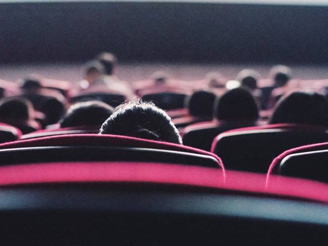 El primero de mayo, Cine Colombia reabrirá sus salas en el país. Foto: Getty Images / LINGKONG C