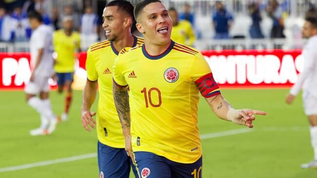 Juan Fernando Quintero celebrando su gol con la Selección Colombia ante Honduras