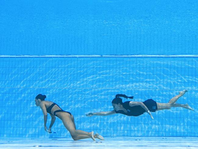 El rescate de la nadadora Anita Álvarez. Foto: AFP.