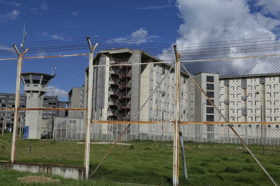 ¿Cómo ve las cárceles en Colombia y la tarea del Gobierno para manejarlas?