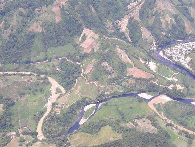 Tragedia ambiental por voladura de oleoducto. Foto: Colprensa