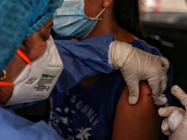 Vacunación contra el Coronavirus en Colombia. Foto: Colprensa - Camila Díaz