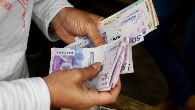 Imagen de referencia de dinero colombiano. Foto: Getty
