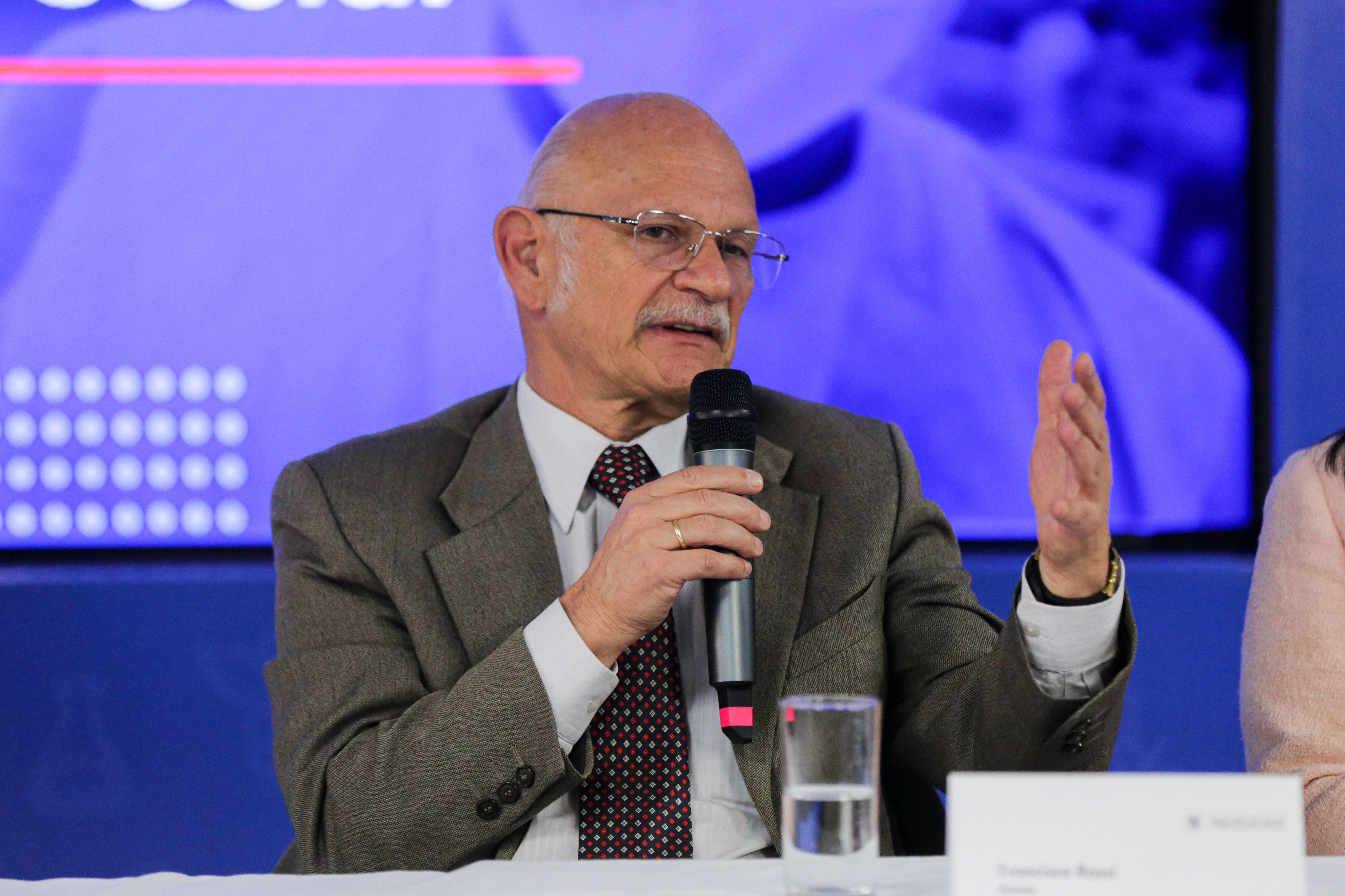 Francisco Rossi asume como director del Invima