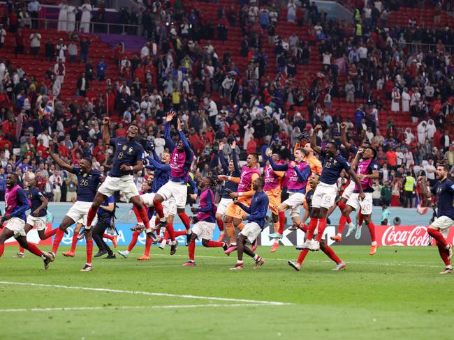La Selección de Francia celebra su paso a la final del Mundial de Qatar 2022. Foto: Lars Baron/Getty Images