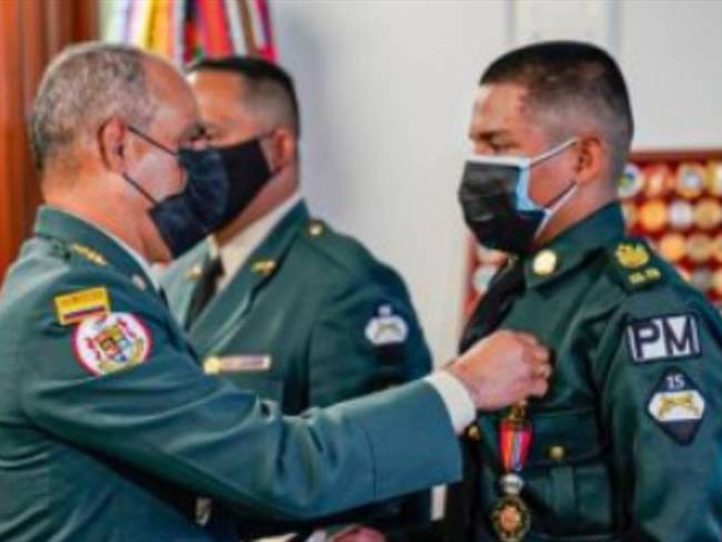 Soldado Jefferson David Bobadilla Hernández fue condecorado con la medalla Fe en la Causa. Foto: ejercito.mil.co/