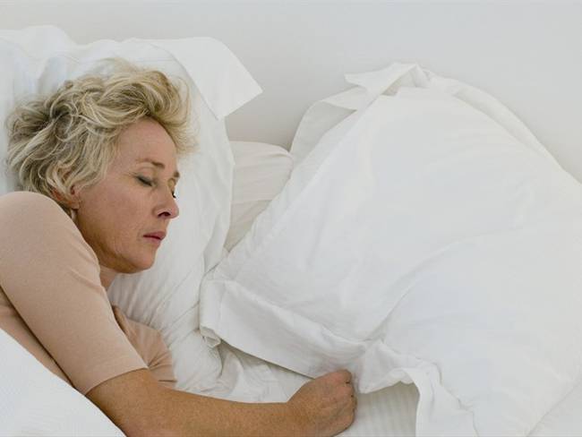 Dormir menos de seis horas a partir de los 50 años aumenta el riesgo de tener demencia