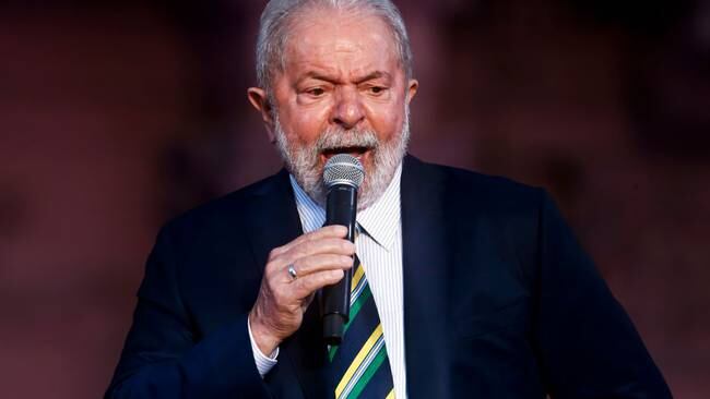 Lula llama a Bolsonaro &quot;psicópata&quot; y lo compara con Jim Jones. Photo by Marcos Brindicci/Getty Images)