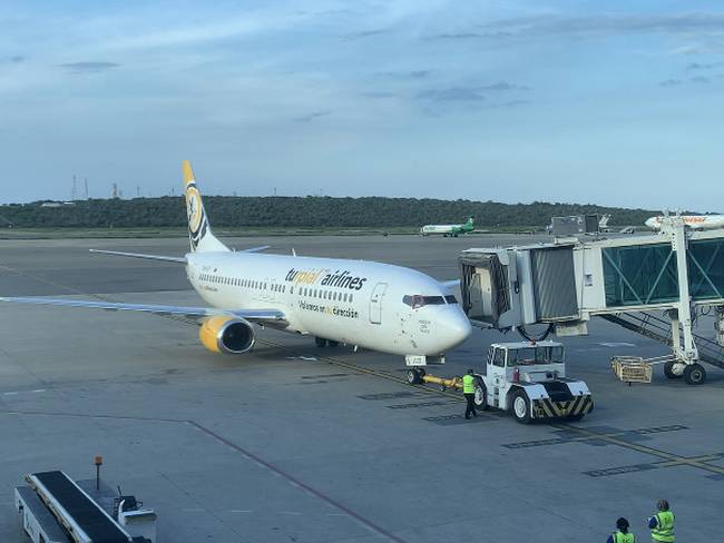 Avión de la aerolínea Turpial Airlines es el primero en realizar el vuelo Caracas-Bogotá luego de la reanudación de relaciones bilaterales.