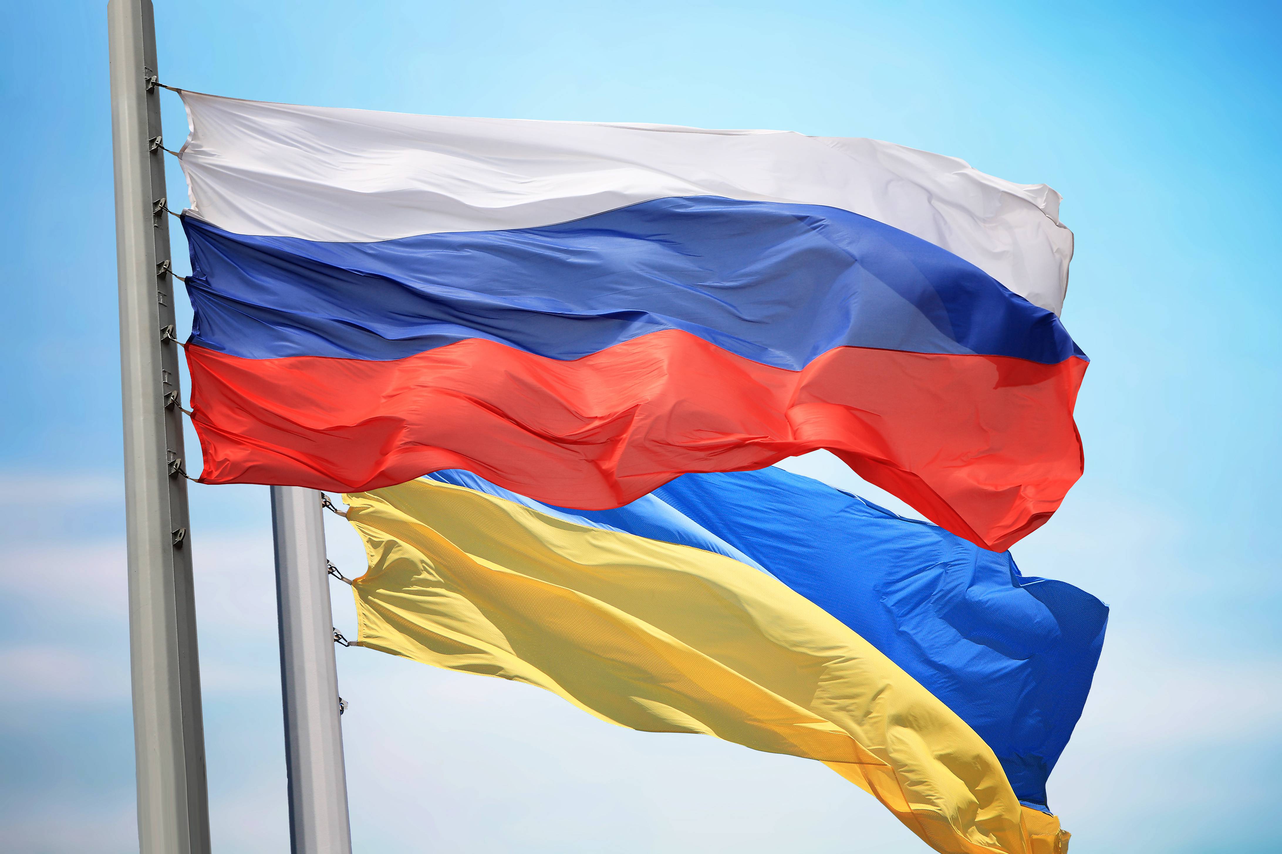 Россия украина видел. Украина – это Россия. Флаг России и Украины. Российский и украинский флаг. Российско-украинские переговоры.