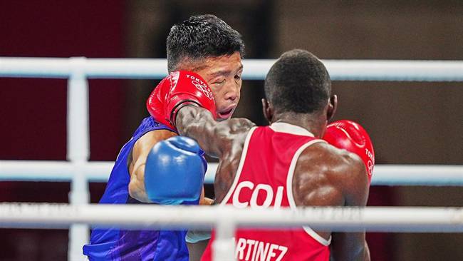 Pelea de boxeo entre el japonés Ryomei Tanaka y el colombiano Yuberjen Martínez en los Juegos Olímpicos de Tokio 2020. Foto: Ulrik Pedersen/NurPhoto via Getty Images