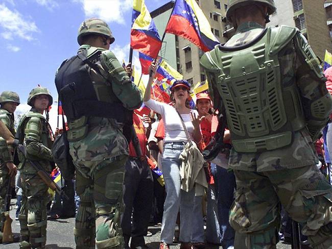 Un agente de la Guardia Nacional Bolivariana mató a una mujer embarazada al abrir fuego durante un reparto de perniles tradicionales de Navidad. Foto: Agencia EFE