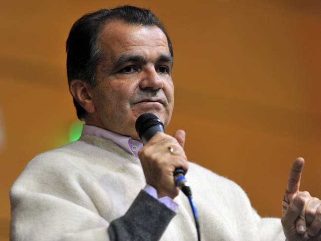 “Es un error”: Óscar Iván Zuluaga sobre adición de cargos en la Procuraduría