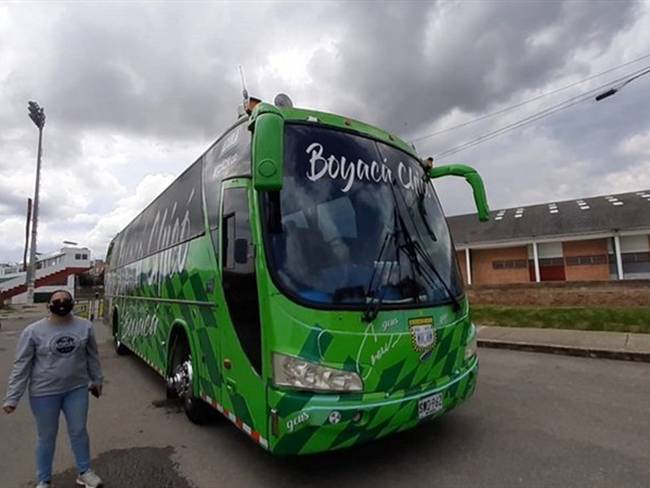 Diana Rojas, empresaria junto al bus de Boyacá Chicó. Foto: