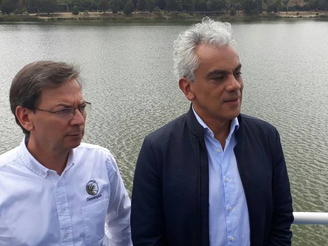 El ministro de Vivienda, Ricardo Lozano, sostuvo que se está construyendo un diagnóstico sobre la situación ambiental que presenta el Lago de Tota en Boyacá. Foto: Jorge Herrera