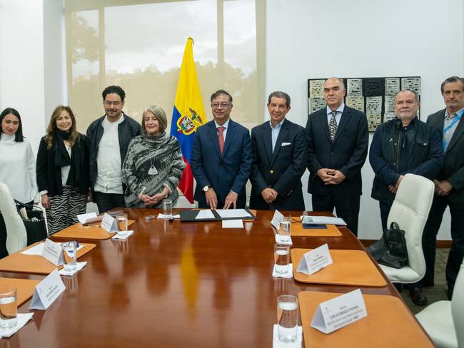 Gobierno y ganaderos firman acuerdo para la compraventa de 3 millones de hectáreas. Foto: Presidencia.